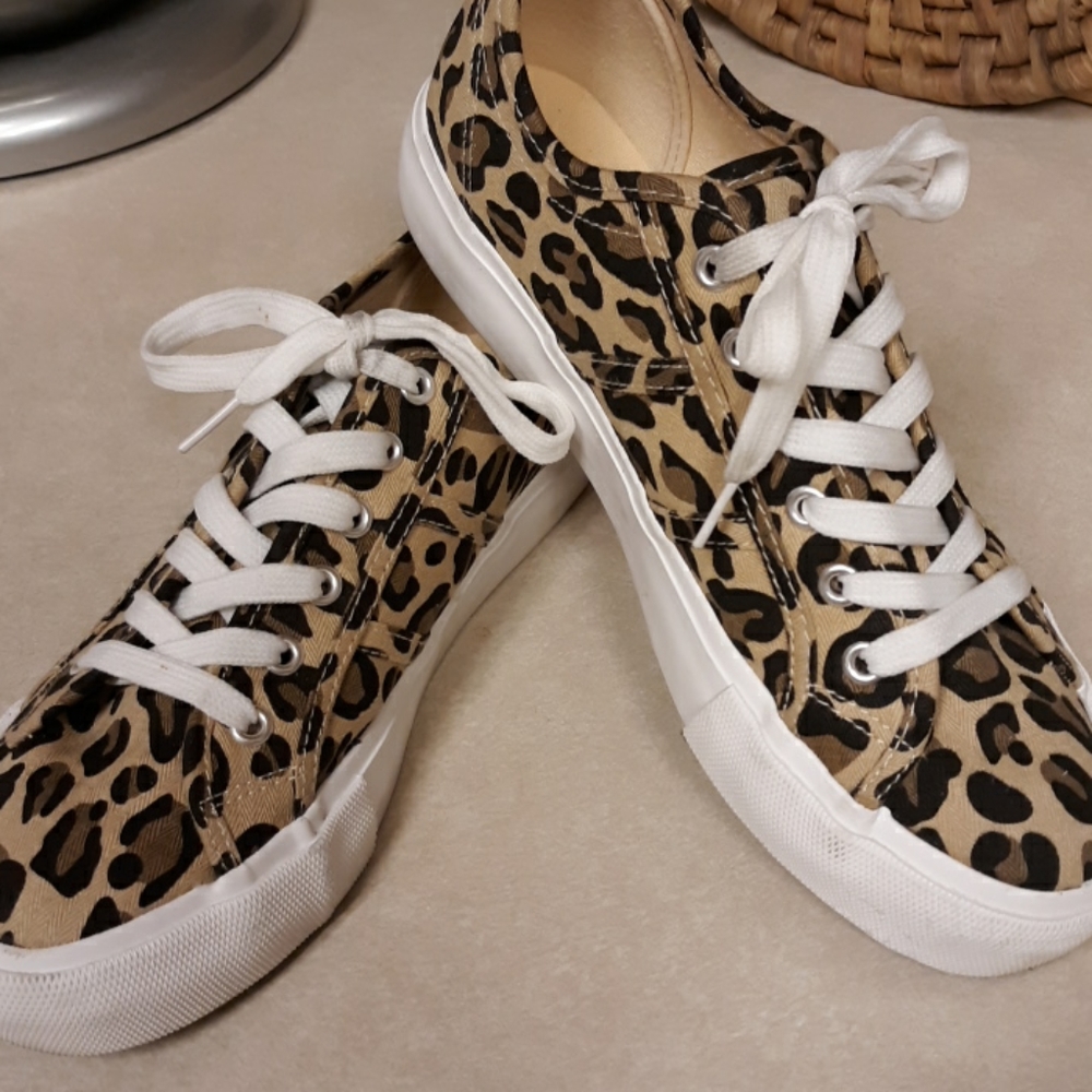 Leopard sneakers EUC